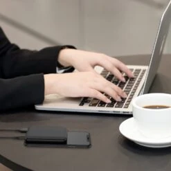 Batterie Externe Euary 10000 MAh 9 Batterie Externe Euary 10000 MAh -Monde Electronique Batterie Externe Euary 10000mAh charge un iPhone