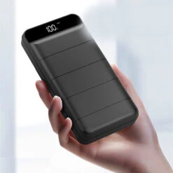 Powerbank 40 000 MAh Smartphone 8 Powerbank 40 000 MAh Smartphone -Monde Electronique Batterie externe 40000mAh SunnyKevin dans une main