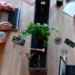 Chargeur Induction Encastrable 9 Chargeur Induction Encastrable -Monde Electronique Chargeur induction encastrable 60 mm sur un bureau