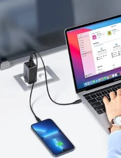 Chargeur Rapide 65W -Monde Electronique Ugreen Nexode 65W charge un iPhone et un MacBook